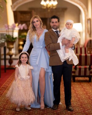 Shanik Aspe Instagram - cumpleaños núm 1 y Bautizo de Valentino ❤️ 1 Samuel 1:27
Por este niño oraba y Dios concedió los deseos de mi corazón y me dio lo que pedí . Yo , pues,  lo dedico también a jehova todos los días de su vida .

Gracias @gabyaranda__ por acompañarnos una vez más en un momento tan especial con tus súper fotos ! 

A @carameloceremonias por el Ropon de Valentino y el vestido de Carlotta . Tienen las cosas más hermosas 

Y que decir de @narciza_severa ! Mi vestido quedó hermoso ❤️ Gracias 🙏 lo amé

Gracias @ilceporrasmakeup por maquillarme y compartir el shampoo 😆❤️ y @beatrizsandovaloficial por estar siempre . ❤️🙏 las quiero