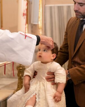 Shanik Aspe Instagram - cumpleaños núm 1 y Bautizo de Valentino ❤️ 1 Samuel 1:27
Por este niño oraba y Dios concedió los deseos de mi corazón y me dio lo que pedí . Yo , pues,  lo dedico también a jehova todos los días de su vida .

Gracias @gabyaranda__ por acompañarnos una vez más en un momento tan especial con tus súper fotos ! 

A @carameloceremonias por el Ropon de Valentino y el vestido de Carlotta . Tienen las cosas más hermosas 

Y que decir de @narciza_severa ! Mi vestido quedó hermoso ❤️ Gracias 🙏 lo amé

Gracias @ilceporrasmakeup por maquillarme y compartir el shampoo 😆❤️ y @beatrizsandovaloficial por estar siempre . ❤️🙏 las quiero