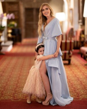 Shanik Aspe Instagram - cumpleaños núm 1 y Bautizo de Valentino ❤️ 1 Samuel 1:27
Por este niño oraba y Dios concedió los deseos de mi corazón y me dio lo que pedí . Yo , pues,  lo dedico también a jehova todos los días de su vida .

Gracias @gabyaranda__ por acompañarnos una vez más en un momento tan especial con tus súper fotos ! 

A @carameloceremonias por el Ropon de Valentino y el vestido de Carlotta . Tienen las cosas más hermosas 

Y que decir de @narciza_severa ! Mi vestido quedó hermoso ❤️ Gracias 🙏 lo amé

Gracias @ilceporrasmakeup por maquillarme y compartir el shampoo 😆❤️ y @beatrizsandovaloficial por estar siempre . ❤️🙏 las quiero
