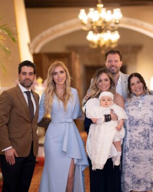 Shanik Aspe Instagram - cumpleaños núm 1 y Bautizo de Valentino ❤️ 1 Samuel 1:27
Por este niño oraba y Dios concedió los deseos de mi corazón y me dio lo que pedí . Yo , pues,  lo dedico también a jehova todos los días de su vida .

Gracias @gabyaranda__ por acompañarnos una vez más en un momento tan especial con tus súper fotos ! 

A @carameloceremonias por el Ropon de Valentino y el vestido de Carlotta . Tienen las cosas más hermosas 

Y que decir de @narciza_severa ! Mi vestido quedó hermoso ❤️ Gracias 🙏 lo amé

Gracias @ilceporrasmakeup por maquillarme y compartir el shampoo 😆❤️ y @beatrizsandovaloficial por estar siempre . ❤️🙏 las quiero