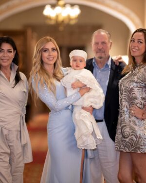 Shanik Aspe Instagram - cumpleaños núm 1 y Bautizo de Valentino ❤️ 1 Samuel 1:27
Por este niño oraba y Dios concedió los deseos de mi corazón y me dio lo que pedí . Yo , pues,  lo dedico también a jehova todos los días de su vida .

Gracias @gabyaranda__ por acompañarnos una vez más en un momento tan especial con tus súper fotos ! 

A @carameloceremonias por el Ropon de Valentino y el vestido de Carlotta . Tienen las cosas más hermosas 

Y que decir de @narciza_severa ! Mi vestido quedó hermoso ❤️ Gracias 🙏 lo amé

Gracias @ilceporrasmakeup por maquillarme y compartir el shampoo 😆❤️ y @beatrizsandovaloficial por estar siempre . ❤️🙏 las quiero