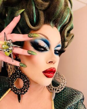 Shannel Instagram - 🐍💚❇️

Show #5. San Jose. 

💇‍♀️ @philippe_michiels 
💎 @ampedaccessories 
💅 @krexnails 

#shannel #allstars9 #vossevents