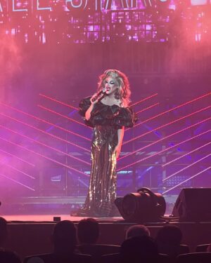 Shannel Instagram - LOS ANGELES! See you tonight 😉 

#as9tour #allstars9 #shannel #vossevents
