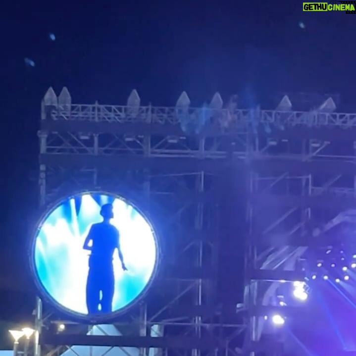 Sharam Diniz - 15.9K Likes - Último show do verão @osoldacaparicafestival ☀️
Com a melhor companhia 3x❤️