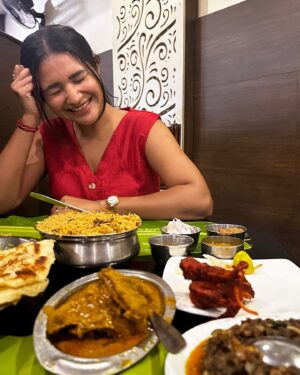 Sharanya Turadi Instagram - Finally realising that Food is my love language ♥️🤌 Documenting few of my Food coma moments from the past week! 😄😋 from Gourmet food to Road uh Kadai muttai paniyaram..😍 
#littlethingstheory #photodump #foodislove