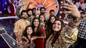 Sharanya Turadi Instagram - Ithu Vetri kootani 💪 😃 with my Bois 🦦🦦🦦
Watch us tonight at Start Music kanmanies ! 🎤🎶🎸
Aadrom , Paadrom, Jeikrom 🤩

#teamboys #pandianstores