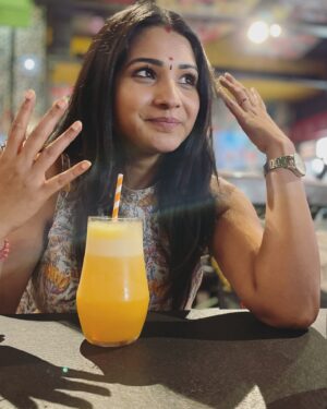 Sharanya Turadi Instagram - Finally realising that Food is my love language ♥️🤌 Documenting few of my Food coma moments from the past week! 😄😋 from Gourmet food to Road uh Kadai muttai paniyaram..😍 
#littlethingstheory #photodump #foodislove