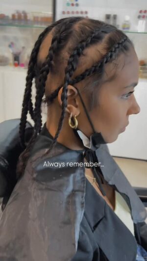 Sharon Battiste Instagram - Always remember, happiness is the best makeup ❣️

Ich bin soo glücklich, dass ich wieder lachen darf ❤️
Es ist einfach ein Fakt: Wahre Schönheit kommt von innen! ❤️👩🏾‍🦲

#alopeciaareata #kreisrunderhaarausfall #haarausfall #happinessisthebestmakeup #makeup #happy