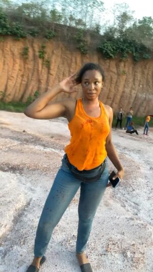 Sharon Ooja Instagram - BTS with @beverly_osu she brings out the most stupid side  of me 🤣🤣🤣🤣🤣she and  @iambisola have a way of making me so free and crazy 🤣soooooo damn stupid !!!!! I watched this video and I laughed so hard !!! Enjoy the stupid side of me !! Life no dey to hard na una dey make am hard 🤣🤣🤣🤣 if you don’t see the H you aren’t rich 🤣🤣🤣🤣🤣🤣 Oloture is streaming only on Netflix 🤣🤣🤣🤣 proudly a local girl 🤣🤣🤣🤣🤣🤣😫