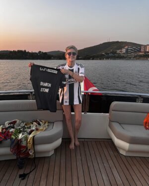 Sharon Stone Instagram - Thank you to the Turkish soccer team @besiktas for making me an honorary member ❤️