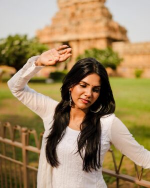 Shathiga Instagram - இதயம் இந்த இதயம்🤍
.

.
#shathiga#actor#tamil#casual#salwar#white#thanjavur#chennai