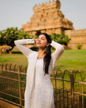 Shathiga Instagram - இதயம் இந்த இதயம்🤍
.

.
#shathiga#actor#tamil#casual#salwar#white#thanjavur#chennai