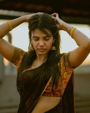 Shathiga Instagram - நீ வரும் போது…💛 
.
Shot by @rudran_praveen 
.
#shathiga#actor#tamil#ethnic#traditional#halfsaree#yellow#chennai