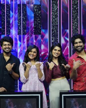 Shathiga Instagram - How was today’s episode?!🤩🥳 #tiktiktik
.
Had a great time with @kikivijay11 @bjbala_kpy @rudran_praveen @_shalinii__ @akash__premkumar 
.
Thank you @globalvillagers @vijaytelevision 
.
Mua @anitasmakeupartistry 
Hair @dhanusha_makeup_artist 
.
#shathiga#actor#tamil#vijaytv#tiktiktik#realityshow#mahanathi#chennai