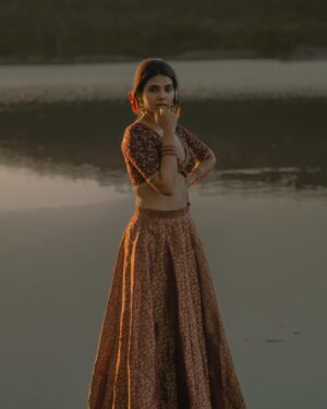 Shathiga Instagram - அன்பே🤍
.
📸 @sk24official 
Outfit @arudpa 
.
#shathiga#actor#tamil#photoshoot#photography#potraitphotography#ethnic#aethetic#chennai
