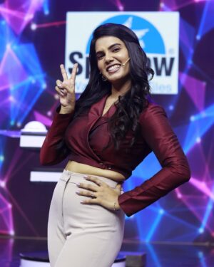 Shathiga Instagram - How was today’s episode?!🤩🥳 #tiktiktik
.
Had a great time with @kikivijay11 @bjbala_kpy @rudran_praveen @_shalinii__ @akash__premkumar 
.
Thank you @globalvillagers @vijaytelevision 
.
Mua @anitasmakeupartistry 
Hair @dhanusha_makeup_artist 
.
#shathiga#actor#tamil#vijaytv#tiktiktik#realityshow#mahanathi#chennai