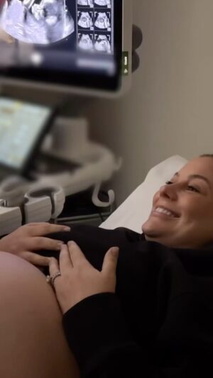Shawn Johnson Instagram - This is the best part about being pregnant. We can’t wait to meet you little one. 😊 Full video on YT 

#pregnancy #baby #pregnant