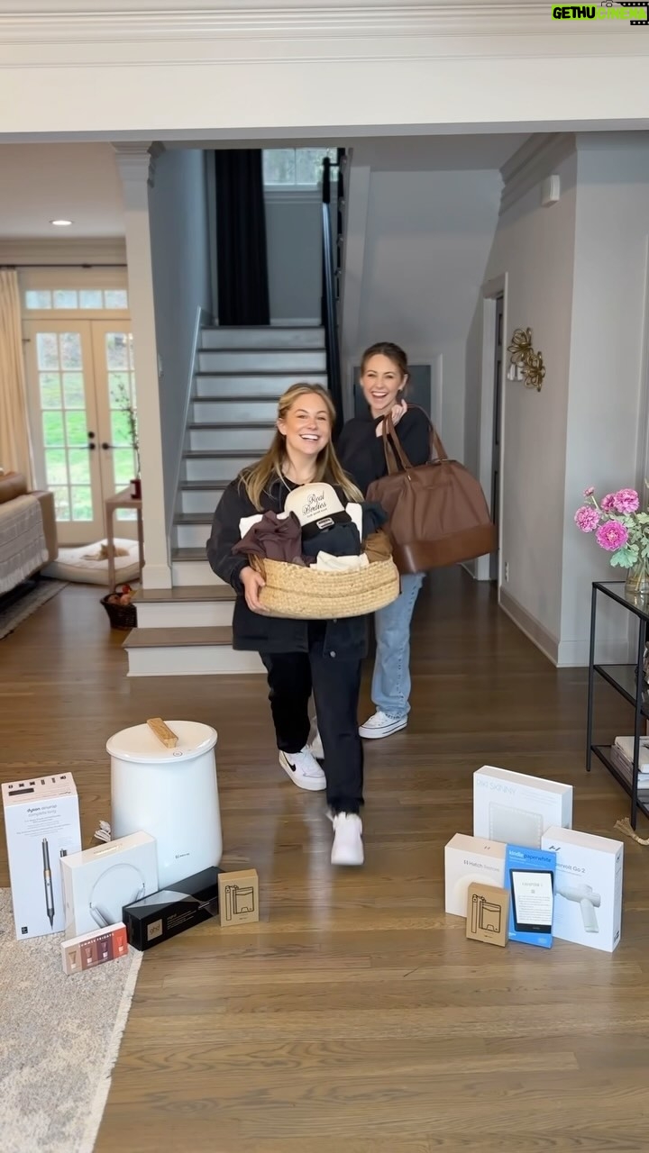Shawn Johnson - 180K Likes - Giveaway closed! Congratulations to @caitlin.glinski āØš
āļø$10K GIVEAWAY FOR A MOM! š
To enter: Follow @darylanndenner & @shawnjohnson , & like this reel! Every comment, tag, and share is an extra entry!Ā
@darylanndenner and I got together to create the Ultimate Mom Giveaway filled with our favorite items that help us rest and reset as busy moms! We canāt wait to spoil a mom with all of these goodies!Ā We are in this together mamas! Winner was picked April 18th!
Giveaway includes:
šµ$6,000šµ in cash for the ultimate spa weekend, get your dream hair done, go away with your spouse or friendsā¦Itās time to pamper yourself like never before and experience the luxury you deserve!
BĆ©is āThe Weekenderā bag (YOU pick the color)Ā
Higherdose Infrared Sauna Blanket
Dyson Air Wrap
Ring Concierge Tennis Bracelet
Apple AirPods Max Headphones
Hatch Restore 2
Amazon Kindle Paperwhite Signature EditionĀ
Hypervolt Go 2Ā
Towel Warmer
Riki Skinny MirrorĀ
Ghd Hair Straightener
2 Andar āThe Dennerā WalletsĀ
Stoney Clover Pouch filled with our favorite products
ANY 4 nuuds items of YOUR choiceĀ
TWO tickets to @familymademedia & @i_am_mom_summit event in Utah on May 10th!
This giveaway is not affiliated with Instagram