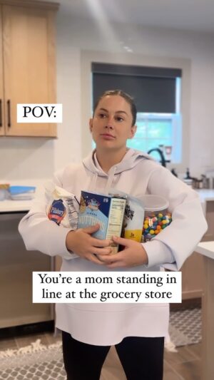 Shawn Johnson Instagram - Haha mom instincts kicking in 😂 

#reels #momlife #moms #parent #parentlife #parenting #family #kids #mom #momsofinstagram #marriage