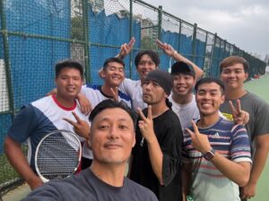Shawn Yue Instagram - 中午12點打到下午6點🎾🎾🎾
瘋狂。