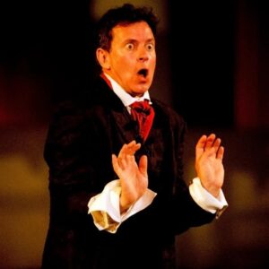Sheila Instagram - #Repost @festivalderamatuelle
・・・
En 1999, Faudel (photo 4), surnommé « le petit prince du raï », a illuminé le Festival de Ramatuelle avec sa présence. Ce chanteur franco-algérien, connu pour sa voix envoûtante et ses mélodies ensoleillées, a enchanté le public du festival avec son style musical unique qui mêle raï traditionnel et influences contemporaines.

Sa performance en 1999 a été l’un des moments forts du festival cette année-là, attirant un large public et contribuant à la diversité musicale de l’événement. Faudel, avec des titres phares comme « Tellement N’brick » et « Mon Pays », a su captiver les spectateurs et apporter une touche de chaleur et de convivialité au festival.

Le passage de Faudel au Festival de Ramatuelle en 1999 reste gravé dans les mémoires comme un exemple de la manière dont le festival célèbre et intègre différentes cultures musicales, faisant de chaque édition une expérience riche et variée pour les amoureux de la musique et des arts.

N’hésitez pas à nous expliquer en commentaire comment vous avez vécus cette édition du festival !

#flashback #retourenimages #photo #festivalderamatuelle #annee1999 #nineties #spectacle #theatre #festival1999 #rai #faudel #sheila #sheila1999