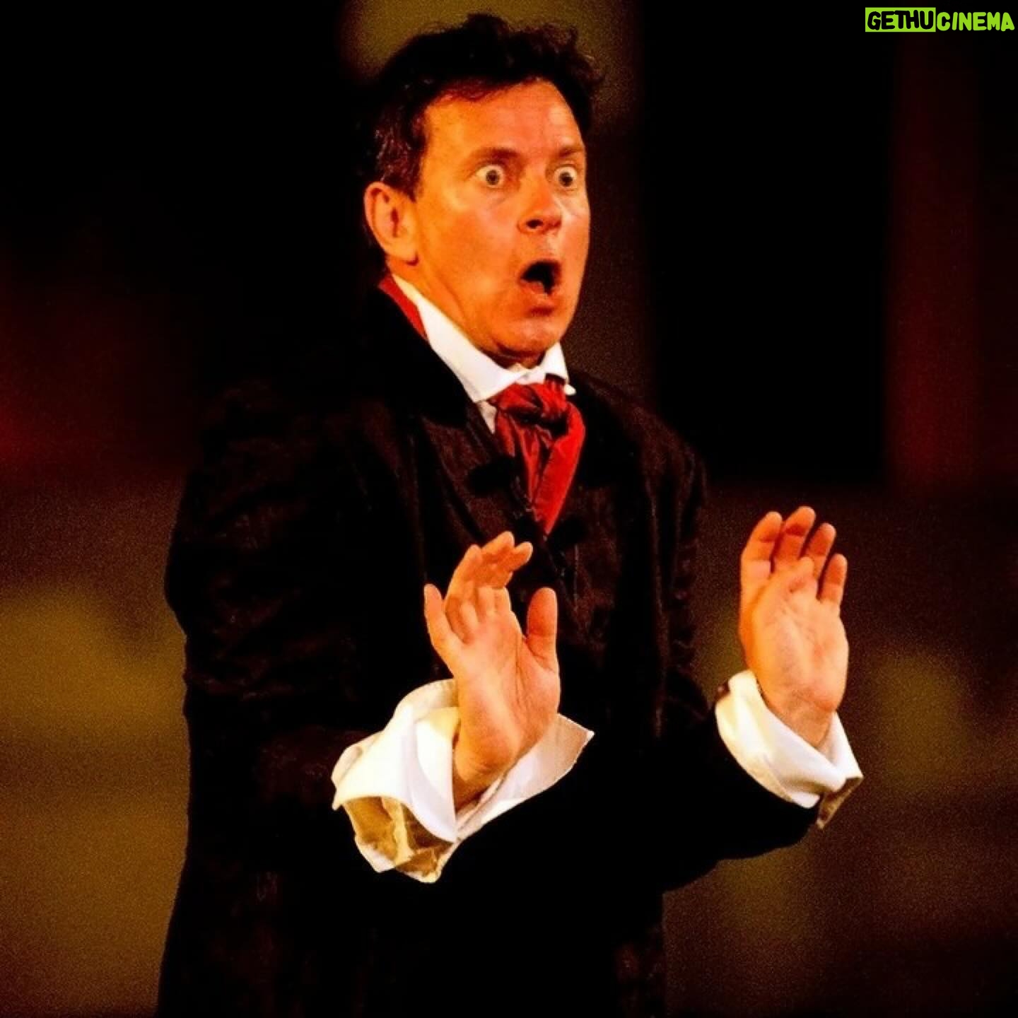Sheila - 1.4K Likes - #Repost @festivalderamatuelle
・・・
En 1999, Faudel (photo 4), surnommé « le petit prince du raï », a illuminé le Festival de Ramatuelle avec sa présence. Ce chanteur franco-algérien, connu pour sa voix envoûtante et ses mélodies ensoleillées, a enchanté le public du festival avec son style musical unique qui mêle raï traditionnel et influences contemporaines.
Sa performance en 1999 a été l’un des moments forts du festival cette année-là, attirant un large public et contribuant à la diversité musicale de l’événement. Faudel, avec des titres phares comme « Tellement N’brick » et « Mon Pays », a su captiver les spectateurs et apporter une touche de chaleur et de convivialité au festival.
Le passage de Faudel au Festival de Ramatuelle en 1999 reste gravé dans les mémoires comme un exemple de la manière dont le festival célèbre et intègre différentes cultures musicales, faisant de chaque édition une expérience riche et variée pour les amoureux de la musique et des arts.
N’hésitez pas à nous expliquer en commentaire comment vous avez vécus cette édition du festival !
#flashback #retourenimages #photo #festivalderamatuelle #annee1999 #nineties #spectacle #theatre #festival1999 #rai #faudel #sheila #sheila1999