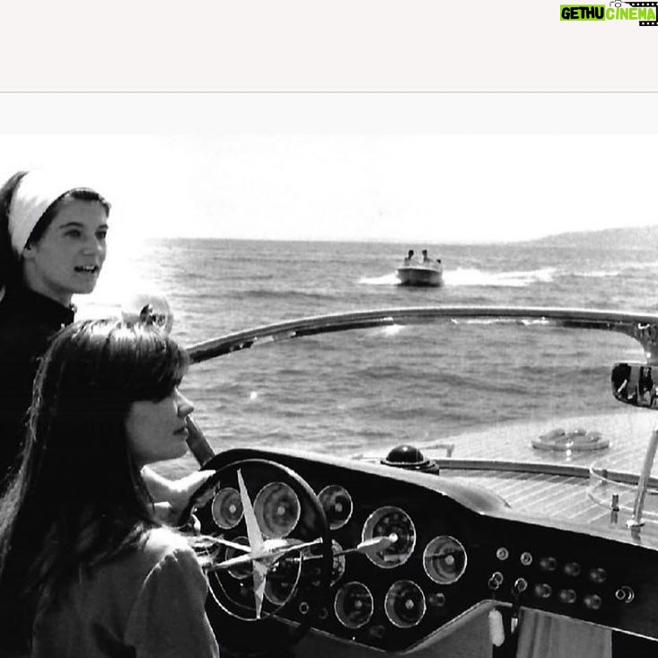 Sheila - 3K Likes - #repost jeanmarieperierofficial
Françoise et Sheila en balade en bateau sur le Méditerranée en 1965.
Je ne sais pas qui a pris les photos, mais je le félicite car c’est très rare de voir la Grande aussi détendue.
C’est grâce à Sheilita, car les gens aptes au bonheur qui savent le transmettre c’est extrêmement rare. Il faut dire qu’elle en bavait pas mal à l’époque avec son producteur et ses sbires qui l’empêchaient d’être tranquille ne serait-ce que deux minutes. Quant à Françoise ce devait être ma faute, j’étais sûrement en voyage ou en tournée quelque part...
Alors je te remercie ma belle d’avoir offert ce moment de détente, de douceur et de plaisir à celle qui fut mon amie pour toujours.
Tu ne l’es pas moins. #sheila #françoisehardy #friends #singers #talent #sea #holidays #sun #happiness #france #sheila1964 #sheila1965