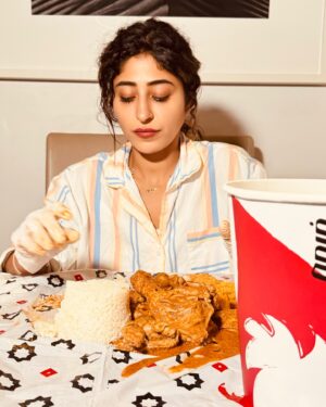 Shejoun Instagram - سطل دجاج الليمون بالزبده VS سطل دجاج بالفلفل 🍋🌶️

تمت بسلام و سعاده ❤️

@abo_alabdkw