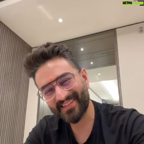 Shekhar Ravjiani - 45.2K Likes - This song has been stuck in my head for the past few days. Just felt like singing a few lines for you guys. Drop me a ❤️ in the comments if you like it…
If I see a lot of ❤️s from you guys I’ll soon record a version and release it 😊
#saadgi #ustadnusratfatehalikhan
And Big love to @zeeshanali.pk was inspiring me even more with his beautiful version. 🤗