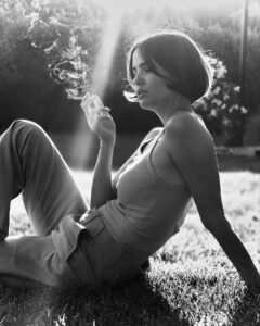 Actress Shelley Hennig HD Photos and Wallpapers December 2024
