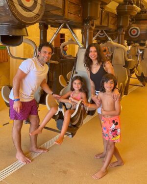 Sherif Ramzy Instagram - Wonderful experience at @yaswaterworldyasisland the park is awesome and we had so much fun 💦💦🤩
#abudhabi #waterworld #yasisland #family #vacation