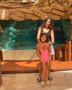 Sherif Ramzy Instagram - Wonderful experience at @yaswaterworldyasisland the park is awesome and we had so much fun 💦💦🤩
#abudhabi #waterworld #yasisland #family #vacation