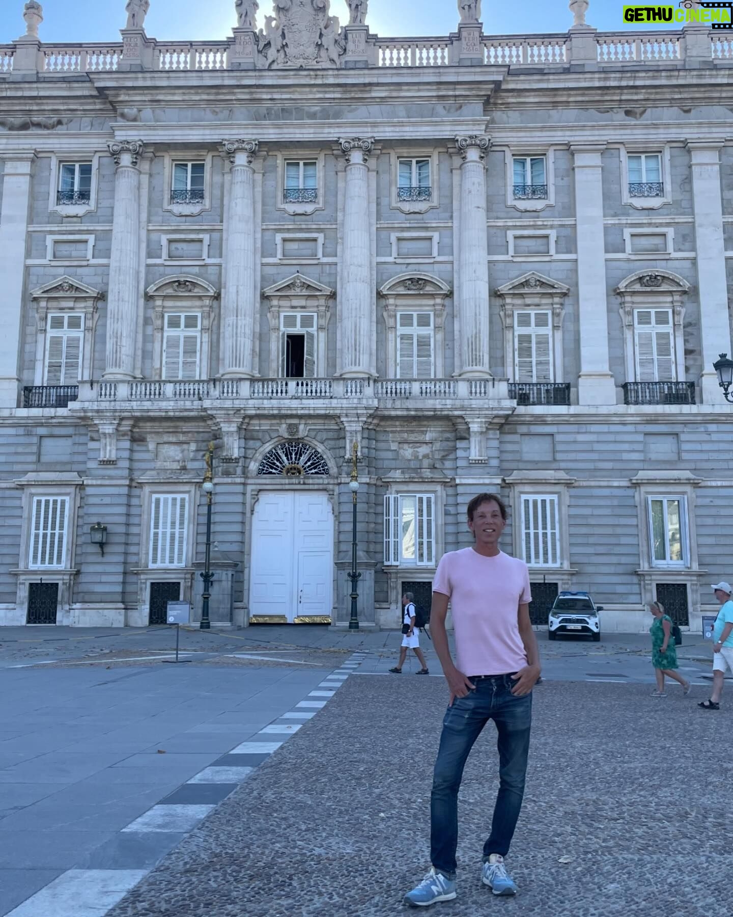 Sherry Vine - 370 Likes - Had a quick stop in Madrid to visit my dear friends Lucas and Pablo (Feliz Cumpleaños) I don’t know who is casting the police officers here but bravo. Give that person an Oscar!