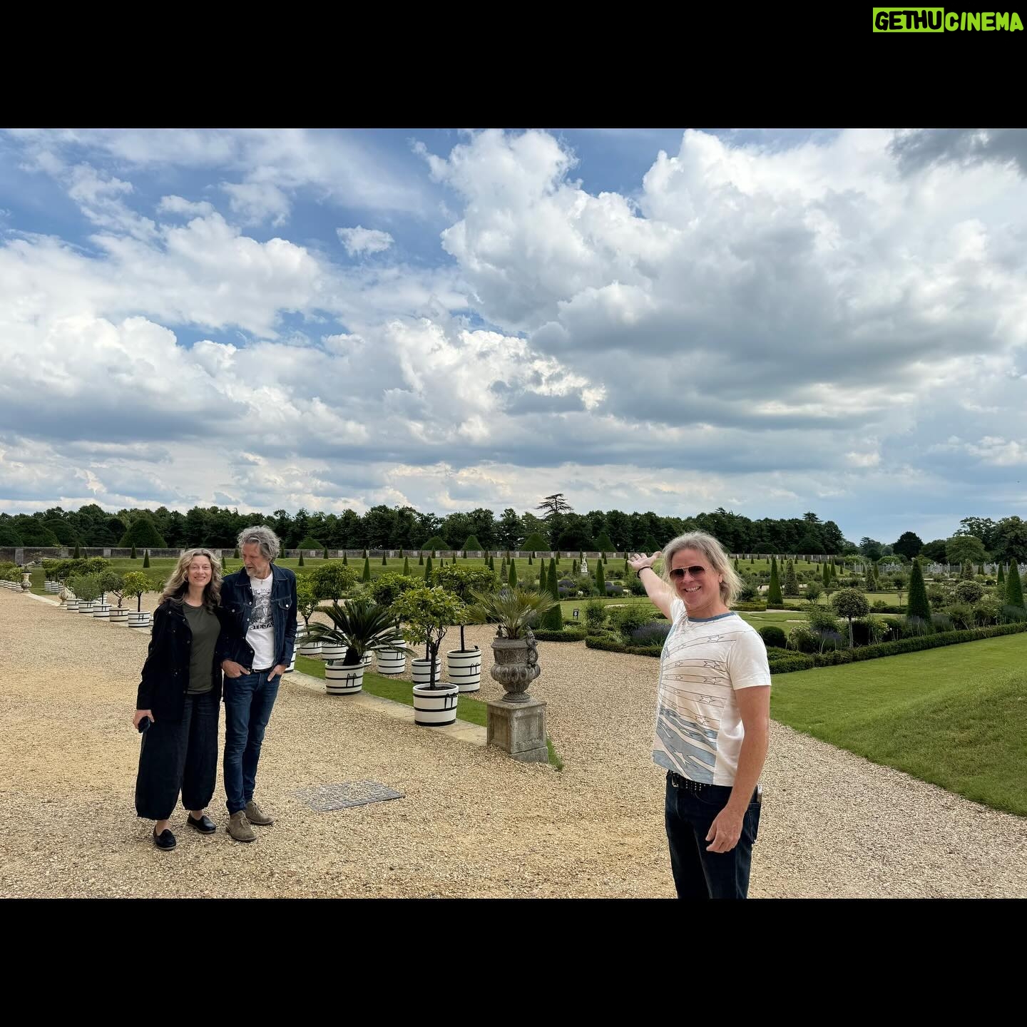 Sheryl Crow - 9K Likes - Yesterday was so amazing! Playing Hampton Court Palace was surreal! King Henry’s palace rocked!! @hcpfestival
Thank you, Sarah… my sister in breast cancer… for giving us a wonderful tour!