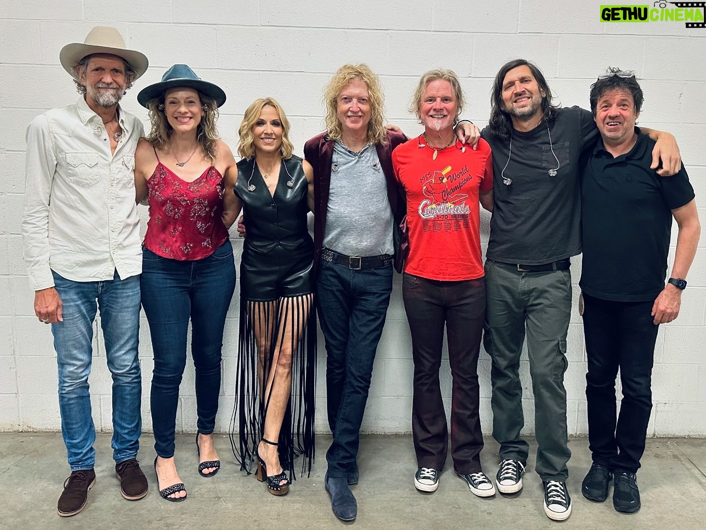 Sheryl Crow - 8.1K Likes - I love these people! They are family… and the greatest musicians!
And Happy Birthday, Chris Hudson!! 🥳🎉🥳 My 30 year tour manager… You are THE BEST! ❤️
#audleyfreed @jengunderman @pstroud #robertkearns @fredeltringhamdrummer #chrishudson
