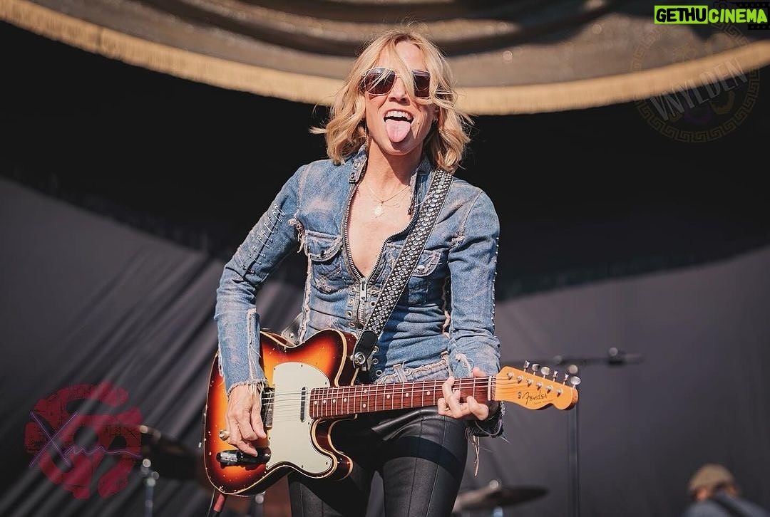 Sheryl Crow - 15.8K Likes - Today kicks off our run with @pink in STL! Can’t wait to see you out there! 🎸⚡️
📸: Reposted • @xanderramone Sheryl Crow
T-Mobile Park
Seattle, WA
July 27, 2024
Shot for @vnylden