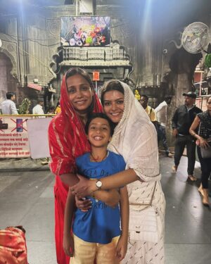 Shilpa Raizada Instagram - Bheema Shankar aur Trambkheswar mandir jaane ka avasar prapt hua…… meri friend Ankita aur uski family  k sath har har Mahadev 🙏🏻

 #harharmahadev #jaimahakal #harharshambhu #jaibholenath 🙏🏻