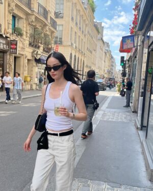 Shin Hyun-ji Instagram - 오늘도 아침에 민소매를 입고