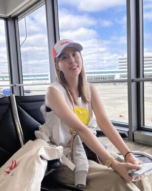 Shin Ji Instagram - 이제 한국 돌아갑니다~✈️🥰