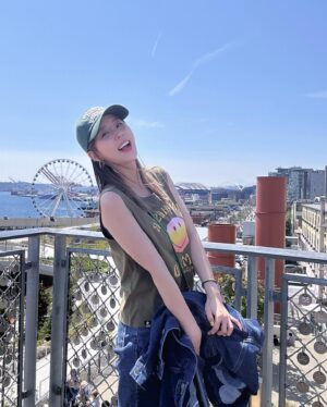 Shin Ji Instagram - seattle🌊🩷☀️