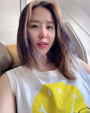 Shin Ji Instagram - 간다아아아~🛫❤️
