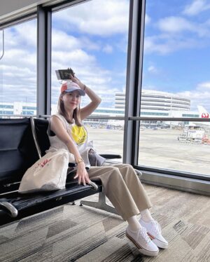 Shin Ji Instagram - 이제 한국 돌아갑니다~✈️🥰