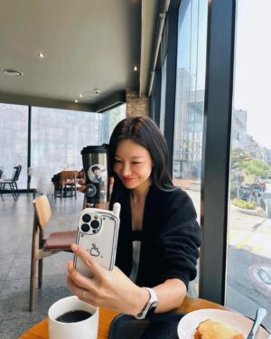 Shin So-yul Instagram - 🤎