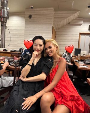 Shin Yazawa Instagram - ☆

沖縄での濃厚な時間。
たくさん話した♡
たくさん笑った💗

息子くん人懐っこくてとっても優しい子
同い年の息子たちは意気投合！
数日間終始楽しく遊べて大満足の息子
を見る事が出来て私たちも嬉しい😊

また遊ぼーね🫧

#ぎゅっとされると恥ずかしい
#楽しい時間
#うみだいすき
#アクティブ男子
#5歳の夏
