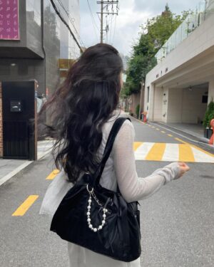 Shin Ye-eun Instagram - @j.estinabag_official  가방 메고 나들이🖤🌿
#제이에스티나핸드백  #JESTINA #BALLO