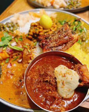 Shiori Sato Instagram - .
暑い日はカレーにかぎる！
おいしいおいしい言いながら汗をかいて
清々しい気持ちになりながらまた灼熱の太陽のもとへ戻る🐬
そして今日はじめて知ることができたことは
カレーとうなぎの相性がとてつもなく最高だってこと✌️
元気になれるに決まっている✌️
#ハルダモンカレー