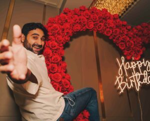 Shireen Mirza Instagram - It was my favourite humans birthday 🎈

To my husband,a real go-getter,a brave man with a heart of gold, happy birthday my Jigar!
May Allah fulfill all your fantastic plans and may you lead to great victories. I love you! ❤️

PS. Let’s keep embarrassing each other forever 😉 #iykyk 

#birthday #surprise 

Thank you @dragonfly_hotel for your amazing hospitality and the yummyyyy food 🤤