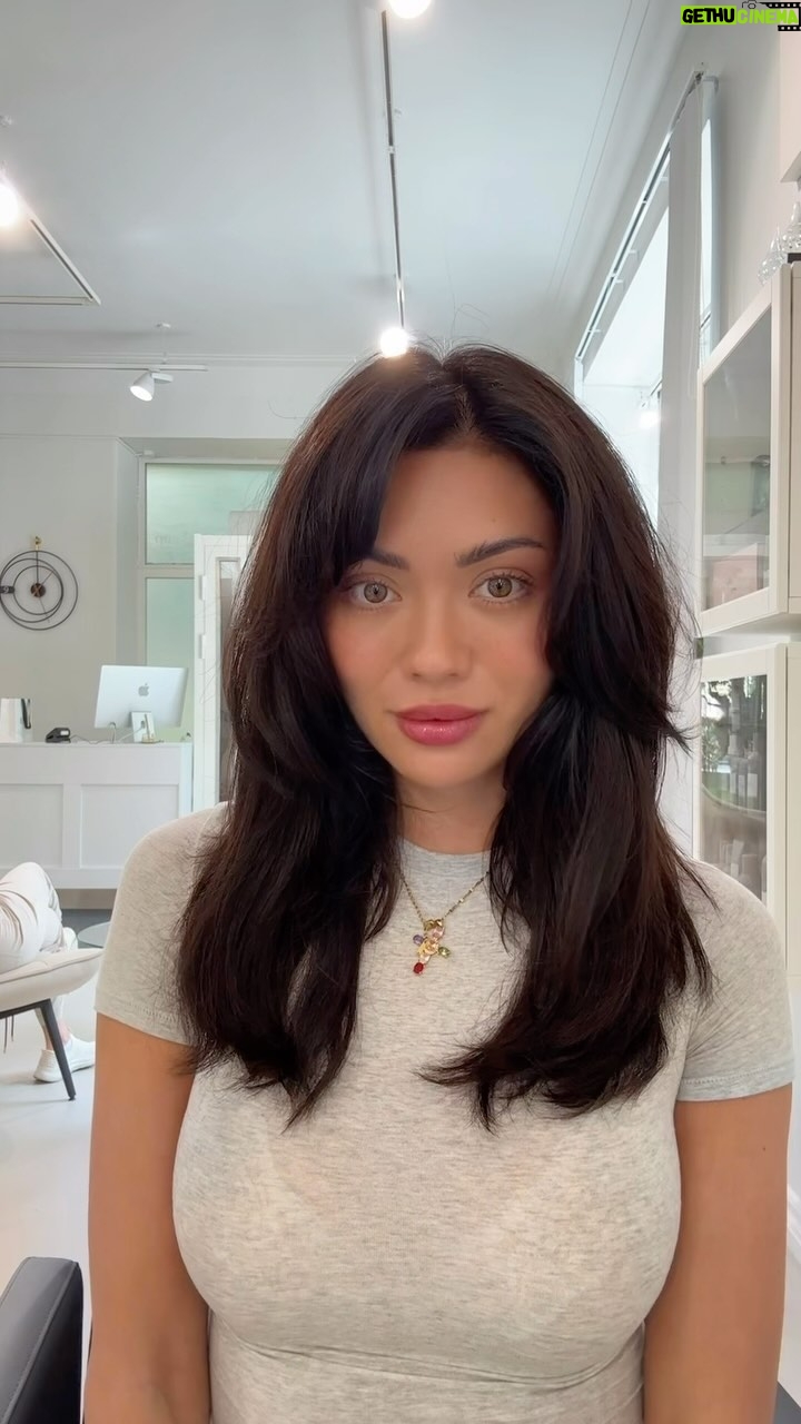 Shirly Karvinen - 1.4K Likes - @hairbyessis taikoi mun tukan Bachelor kuntoon. 🎥 Täs on onneks kesää jäljellä vaikka tukka on valmis syksyyn. 🕺🏼
Vielä tänä aamuna mulla oli polkkatukka, mut kyl ne ammattilaiset vaa osaa. 🤌🏼