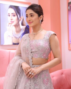 Shivangi Joshi Instagram - 🤍🕊️

Outfit:- @vaishaliagarwal_ 
@oakpinionpr
Jewellery @kohiradiamonds