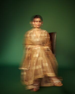 Shivangi Khedkar Instagram - Desi वातावरण 🌼
.
.
.
Makeup : @muatriveni 
Hair: @nusrat2700 
Photographer: @the_souhardyabiswas
Outfit: @yeh_lehenga_nahi_mehenga 
Jewllery: @rimayu07